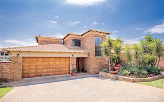4 Bedroom House in Eldo Meadows