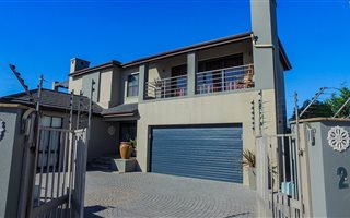4 Bedroom House in Big Bay