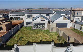 3 Bedroom House in Midstream Estate