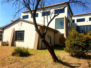 6 Bed House in President Park
