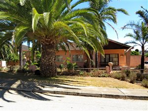 4 Bedroom House in Van Riebeeck Heights