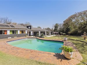 5 Bed House in Bryanston