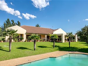 4 Bedroom House in Kyalami AH