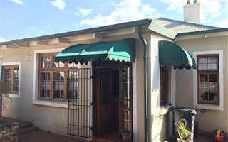 3 Bedroom House in Kensington