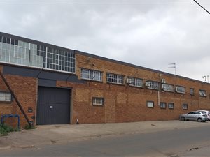 1500 m² Industrial space in Driehoek
