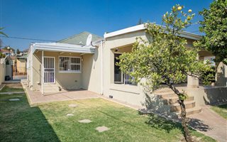 3 Bedroom House in Kensington