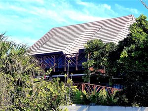 8 Bed House in Hibberdene