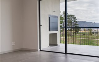 2 Bedroom Apartment in Somerset Lakes