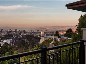 6 Bed House in Higgovale