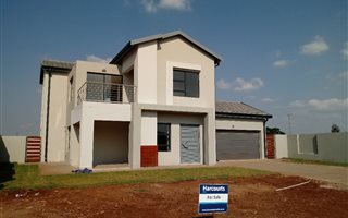 4 Bedroom House in Raslouw