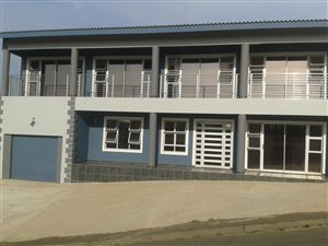 7 Bed House in Newlands East