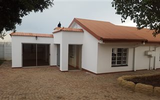 2 Bedroom Garden Cottage in Brits