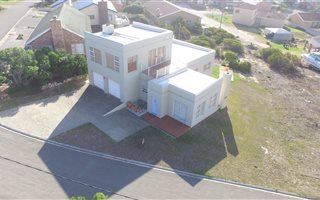 3 Bedroom House in Struisbaai