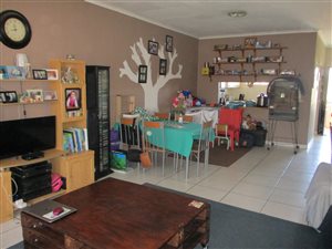 2 Bed Apartment in Verwoerdpark