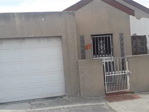 3 Bed House in Strandfontein