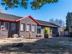 8 Bed House in Pendale AH