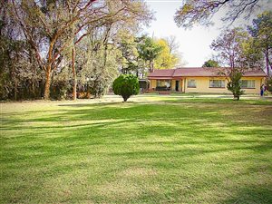 6796 m² Land available in North Riding