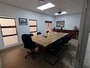 300 m² Commercial space in Ifafi