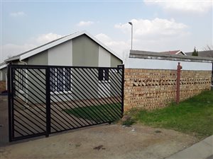 2 Bed House in Cosmo City