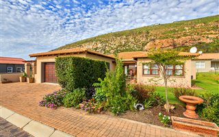 3 Bedroom House in Whale Rock