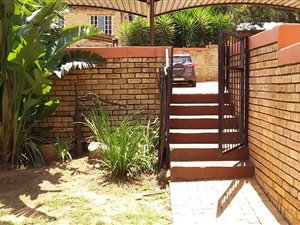 2 Bed Apartment in Wilgeheuwel