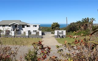 780 m² Land available in Cintsa