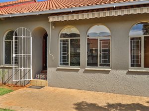 3 Bed Townhouse in Heuwelsig
