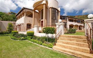 5 Bedroom House in Featherbrooke Estate