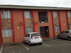 2 Bed Apartment in Sea Cow Lake