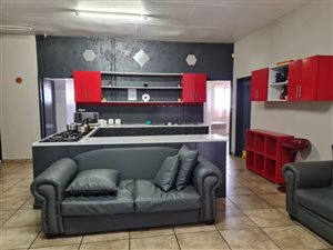 17 Bed House in Newlands