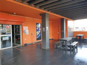 910 m² Commercial space in Mt Edgecombe