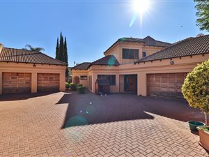 4 Bed House in Montana Park