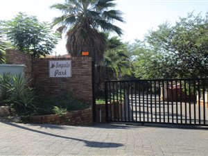 3 Bed House in Safarituine