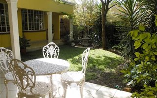 2 Bedroom Garden Cottage in Duxberry