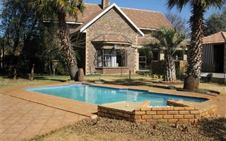 4 Bedroom House in Highbury
