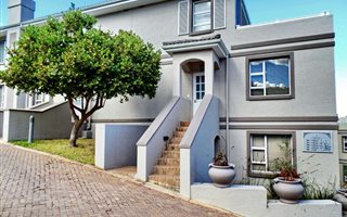 2 Bedroom Apartment in Pinnacle Point Golf Estate