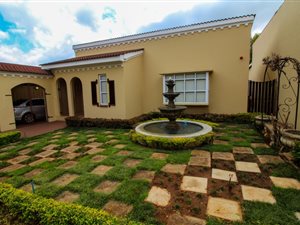 3 Bed Cluster in Lynnwood Glen