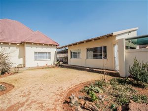 4 Bed House in Rothdene