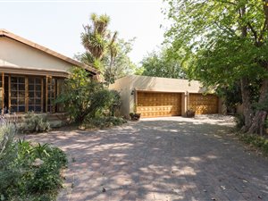 4 Bedroom House in Beverley Gardens