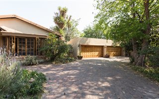 4 Bedroom House in Beverley Gardens