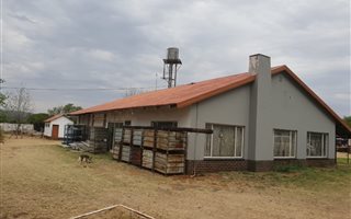 2.2 ha Farm in Magaliesmoot AH