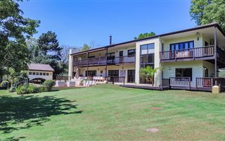 6 Bedroom House in Colleen Glen