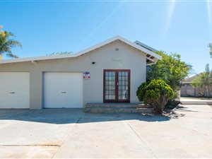 4 Bedroom House in Oudtshoorn