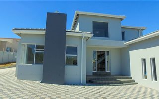 3 Bedroom House in West Beach