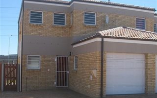 3 Bedroom Duplex in Protea Heights