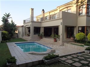 5 Bed House in Cedar Lakes