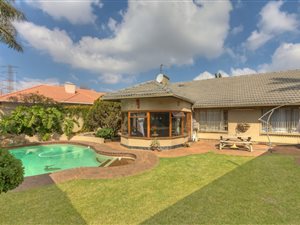3 Bed House in Highway Gardens