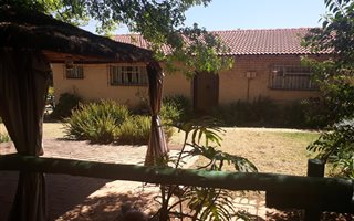 2 Bedroom Garden Cottage in Honeydew Manor