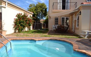 4 Bedroom Townhouse in Kronenzicht