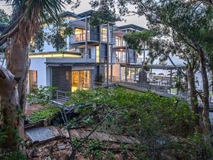 5 Bed House in Bantry Bay
